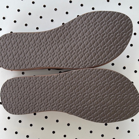 Brown Flip Flops with Pink Accents - Picture 7 of 10